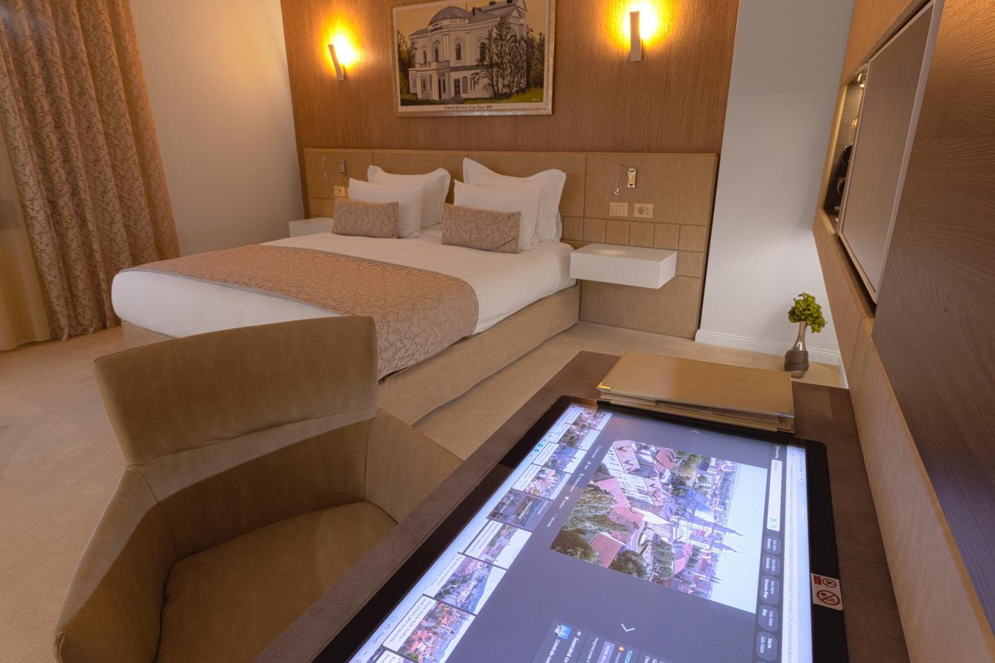 Hotel Vila Class Satu Mare Ngoại thất bức ảnh