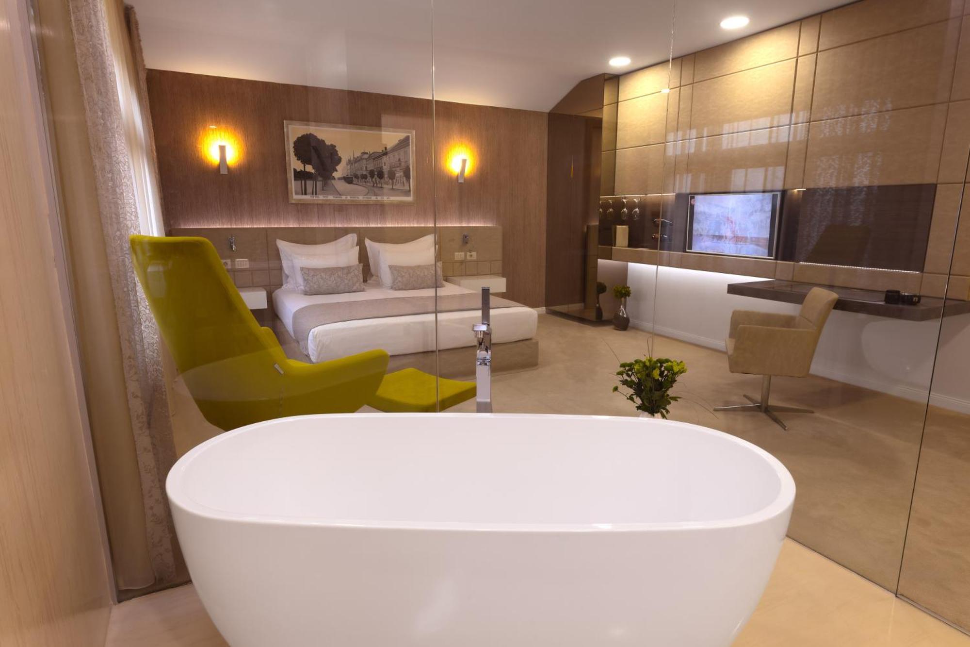Hotel Vila Class Satu Mare Ngoại thất bức ảnh