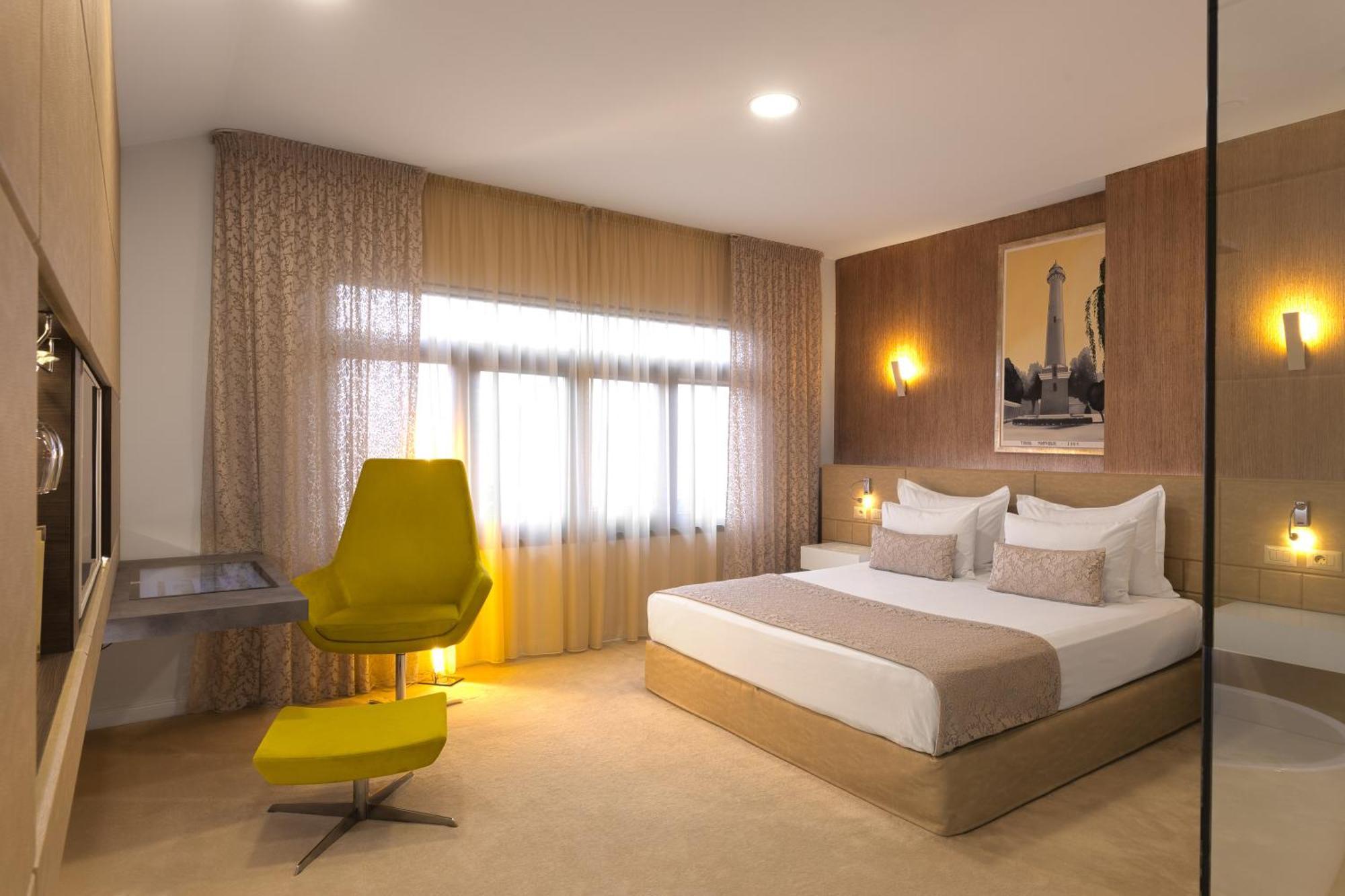 Hotel Vila Class Satu Mare Ngoại thất bức ảnh