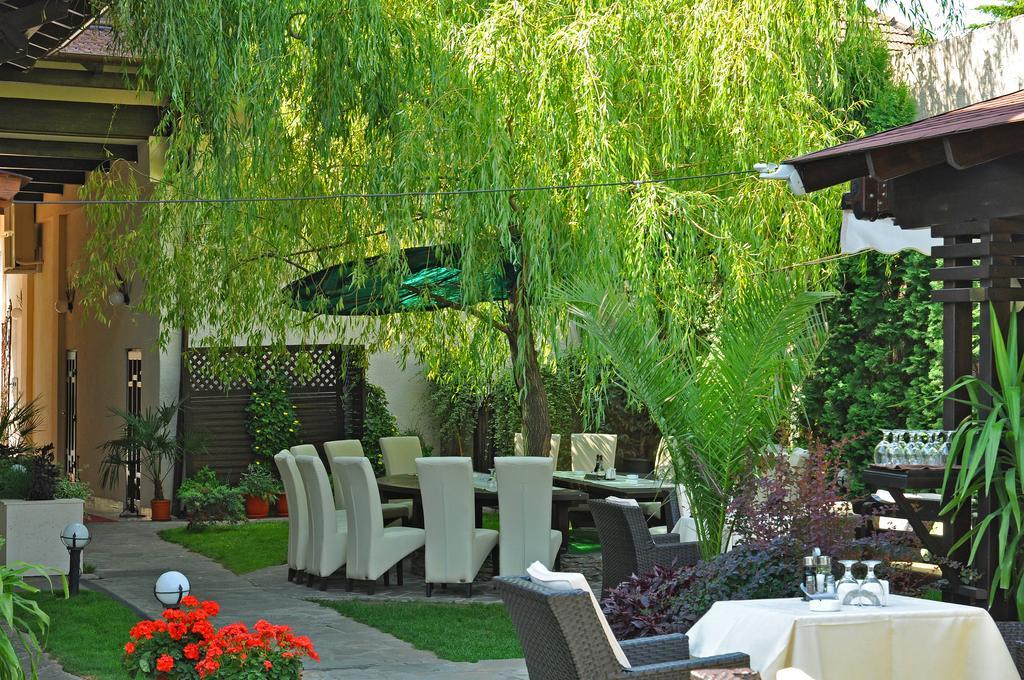 Hotel Vila Class Satu Mare Ngoại thất bức ảnh