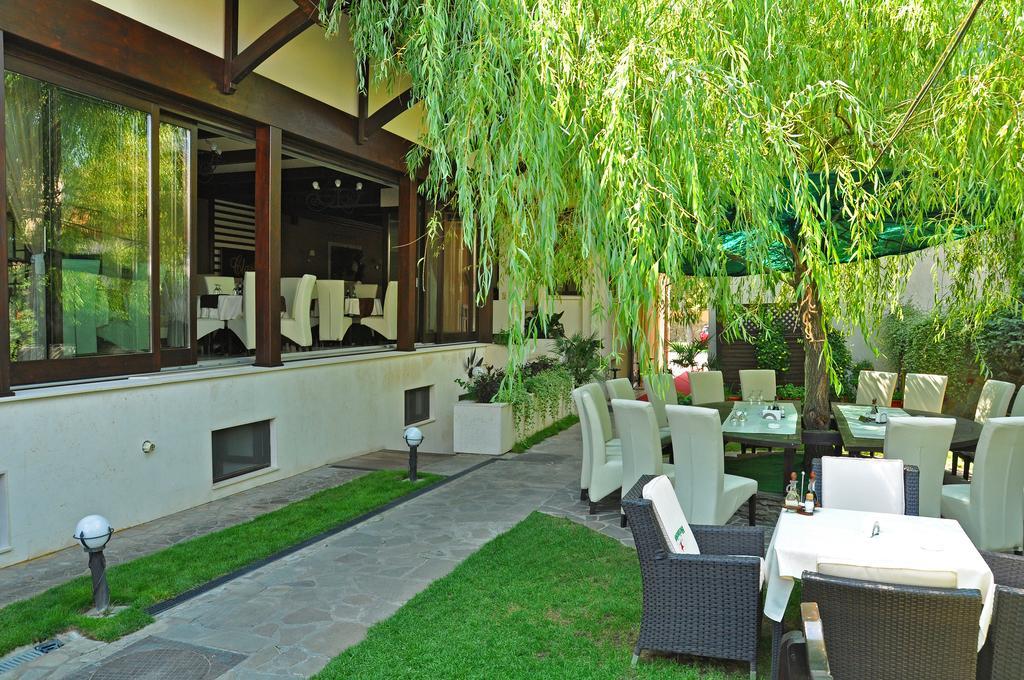 Hotel Vila Class Satu Mare Ngoại thất bức ảnh