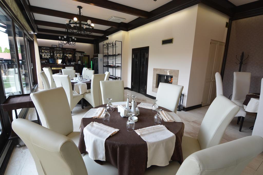 Hotel Vila Class Satu Mare Ngoại thất bức ảnh