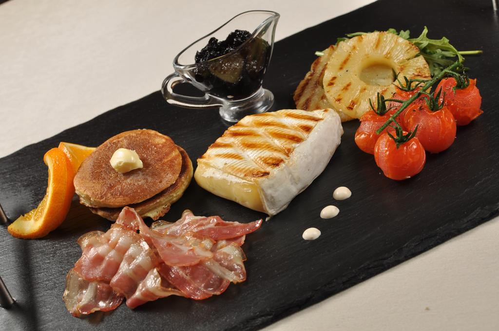 Hotel Vila Class Satu Mare Ngoại thất bức ảnh