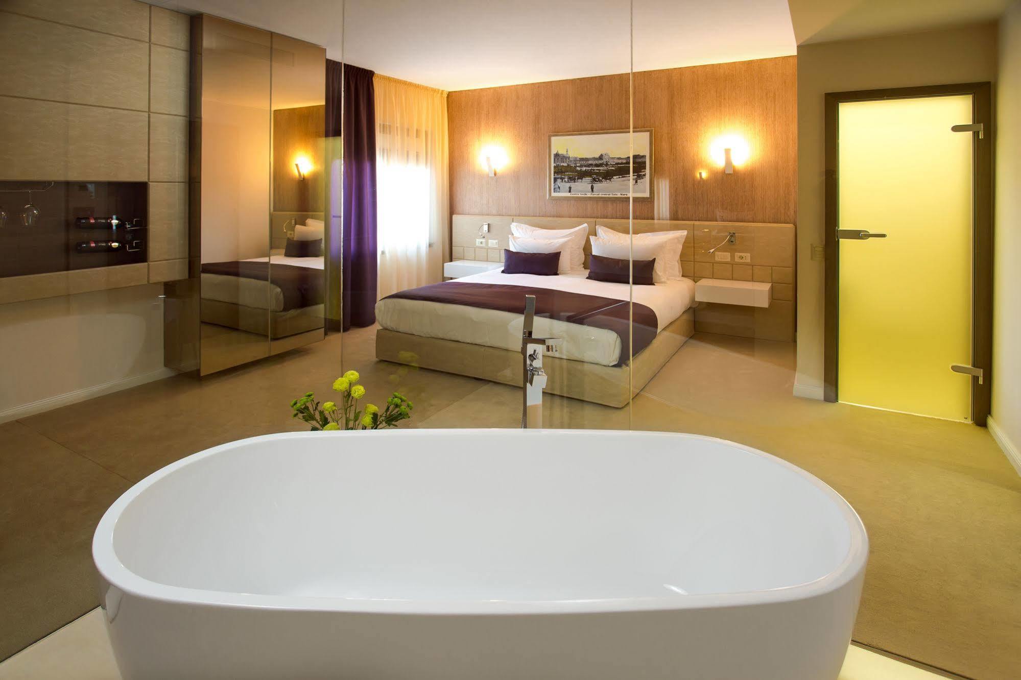 Hotel Vila Class Satu Mare Ngoại thất bức ảnh